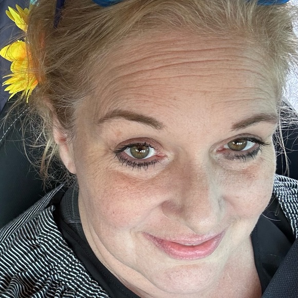 Meet your Posher, Cris - Picture 3 of 8